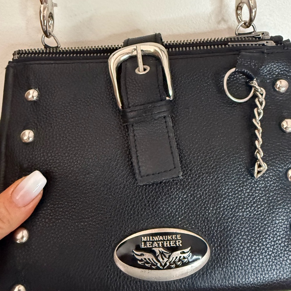 Milwaukee, leather small Black Crossbody Bag  silver hardware triple compartment - Picture 3 of 13